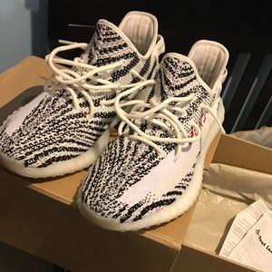 Yeezy 350 V2 Zebra’s Used 9.8/10 condition